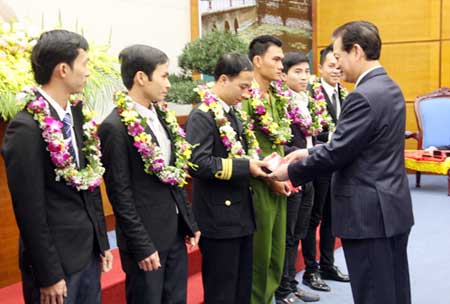 Premierminister Nguyen Tan Dung fordert eine stärkere Rolle der Jugendlichen